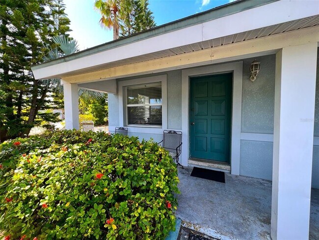 Building Photo - 14402 N Bayshore Dr