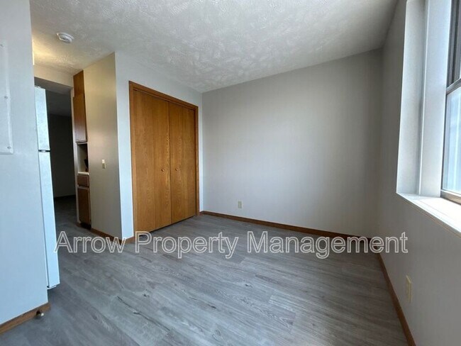 Foto del edificio - 208 E 5th St