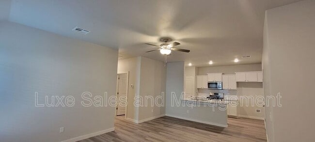 Building Photo - 1318 E Cavanaugh St