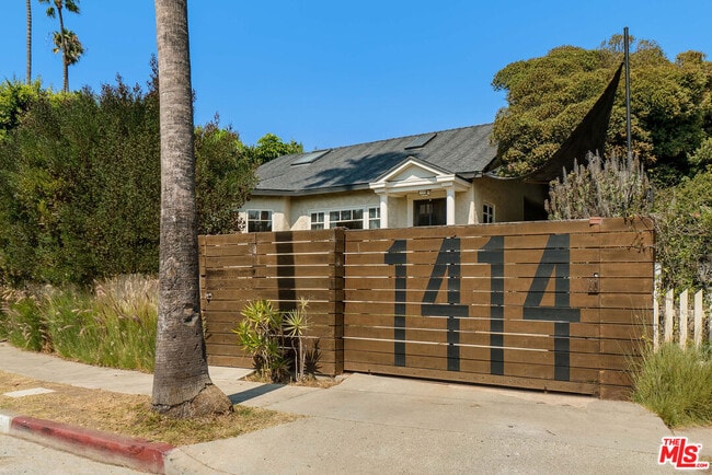 Building Photo - 1414 Oakwood Ave