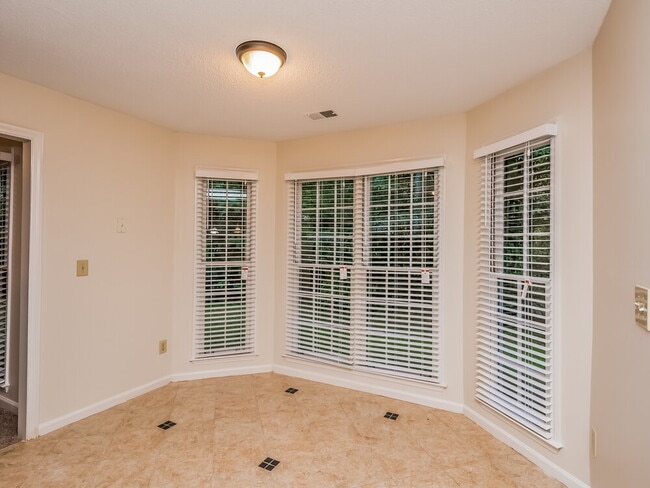 Foto del edificio - 5151 Brownwood Dr