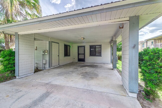 Building Photo - Central Lakeland Home