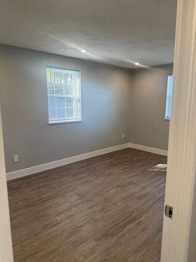 Building Photo - Skyline Terrace Apartments