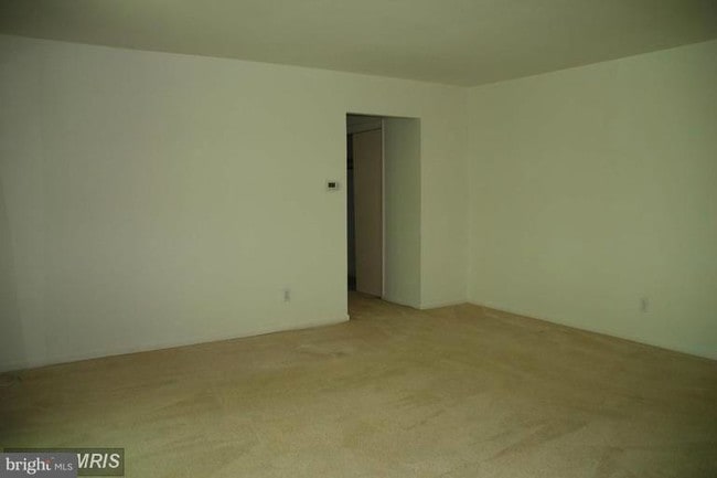 Building Photo - 3790 Lyndhurst Dr
