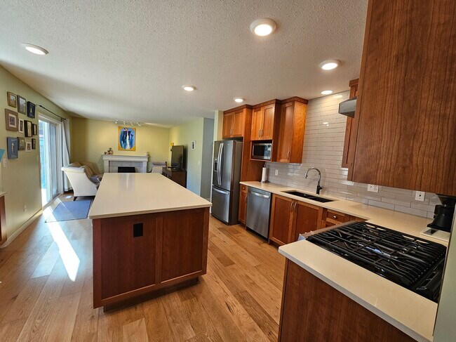 Building Photo - 5898 Birmingham Pl
