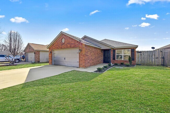 Foto del edificio - Charming 3-Bed Home in Rogers – Spacious Yard, Modern Comfort, Great Location