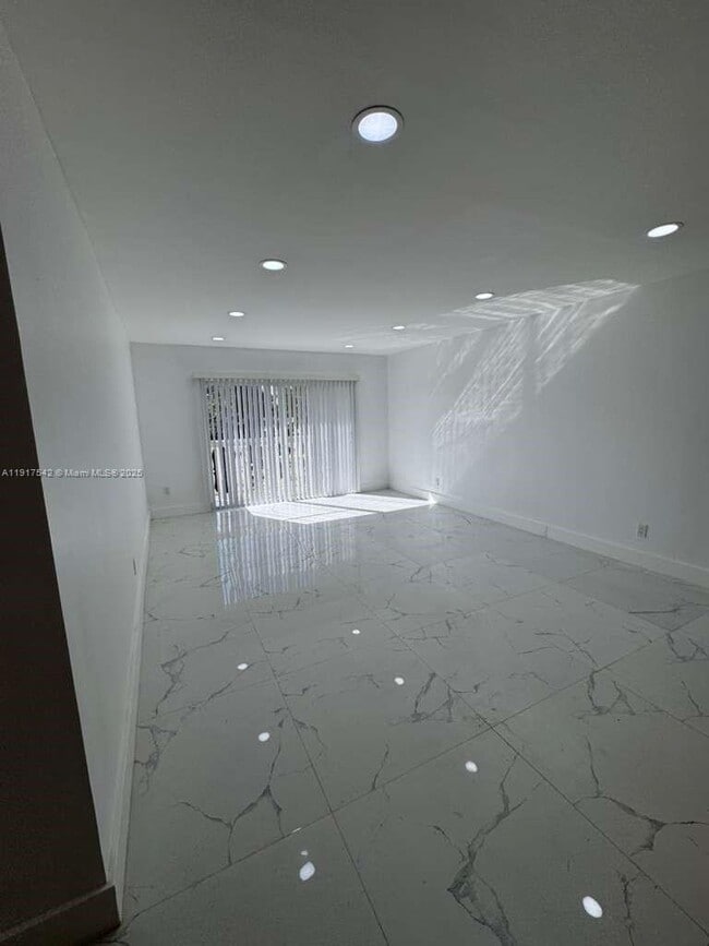 Foto del edificio - 15201 NE 6th Ave