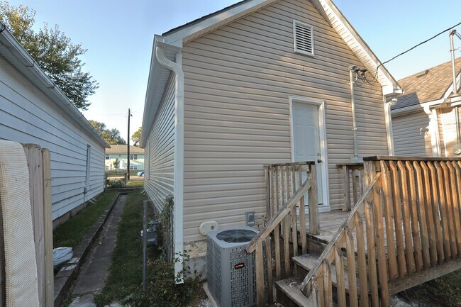 Building Photo - 621 Kiowa St