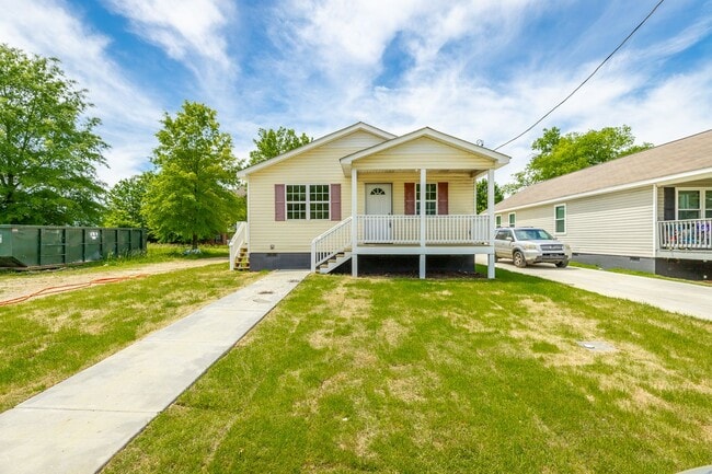 Building Photo - 4 bedroom 2 bath in the Southside (Mill Town)