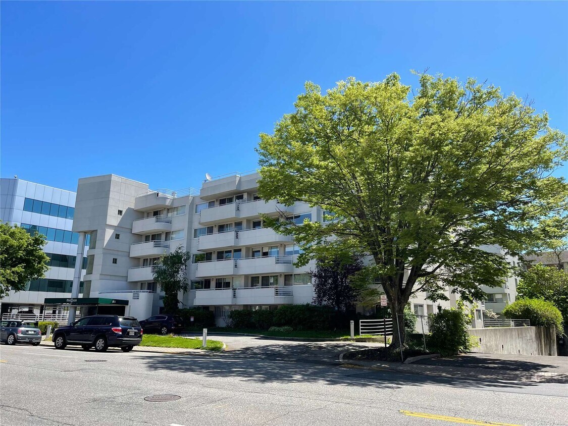 Foto principal - 88 Cutter Mill Rd