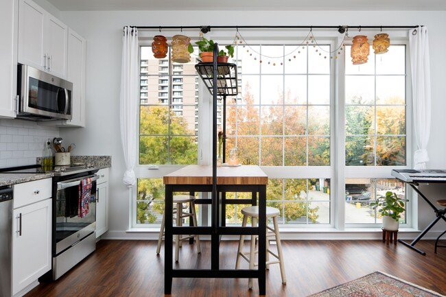 Dining area - Peabody Walk Lofts