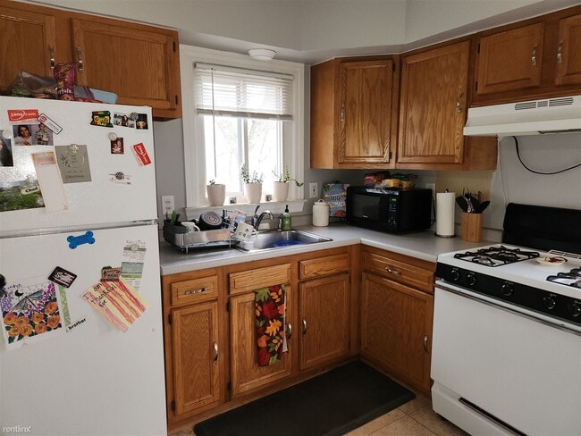 Building Photo - 2 br, 1 bath Townhome - 214 Potter Ave