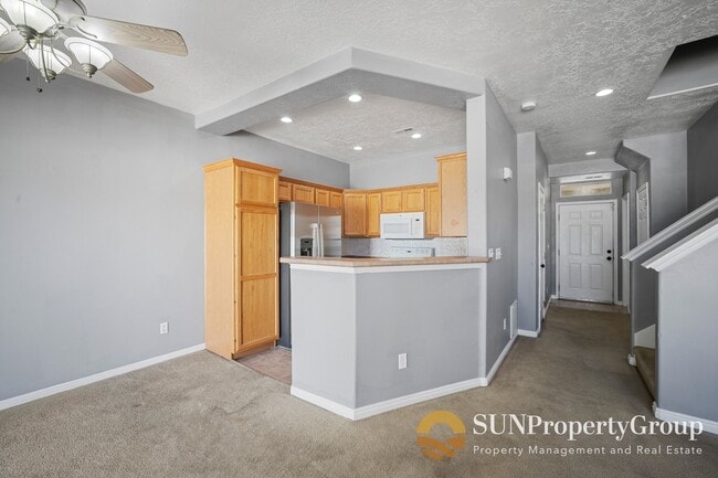 Building Photo - 1574 Calais Ct