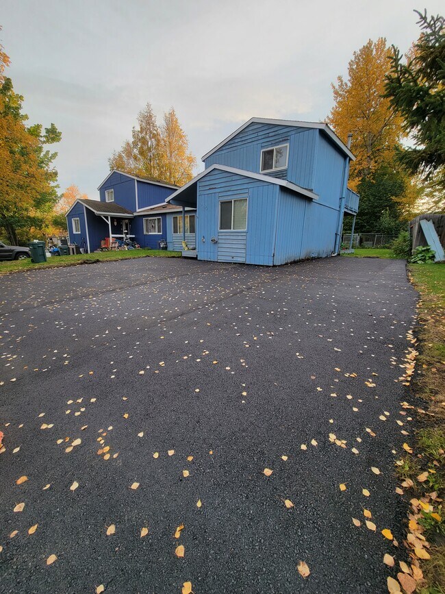 Building Photo - 8150 Lamplighter Ct