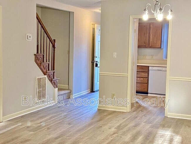 Building Photo - 504 Oak Run Dr
