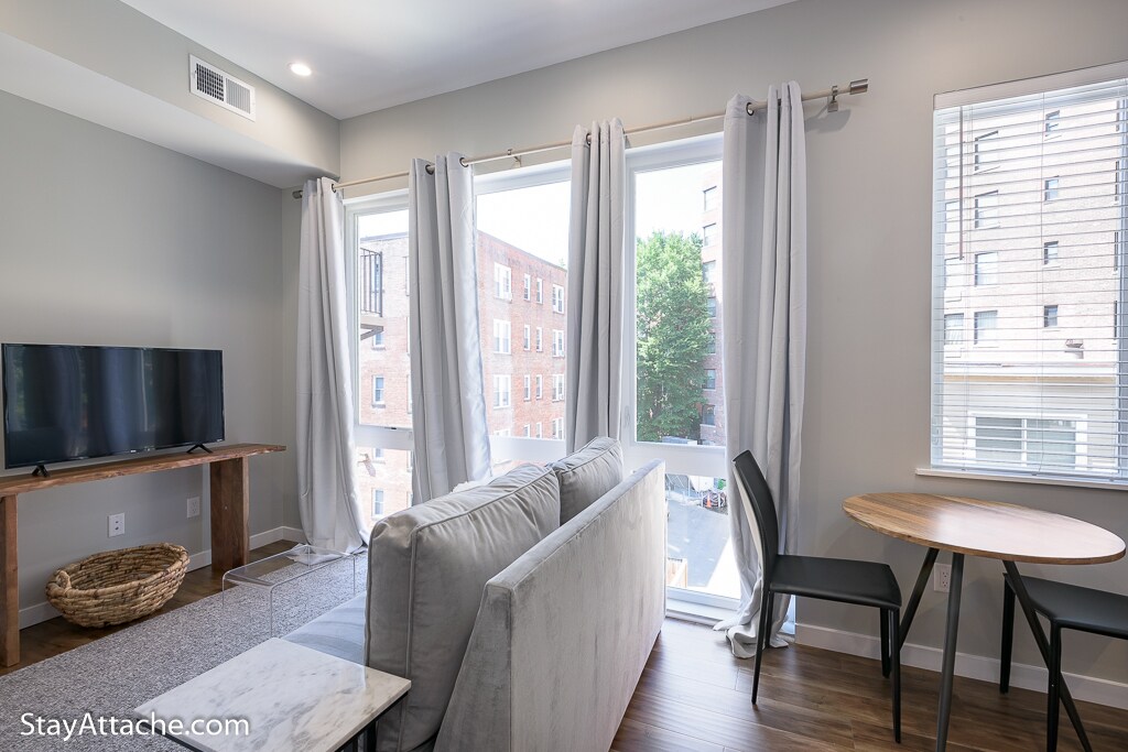 Primary Photo - 1716 17th St NW