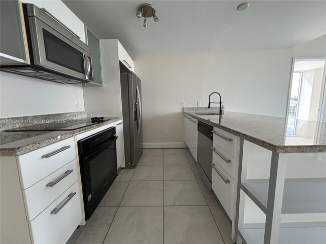 Foto del edificio - 185 SW 7th St