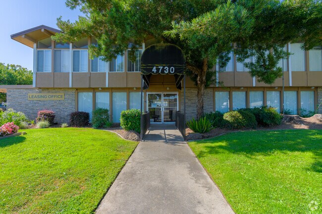 Entrada - Acacia at Carmichael Apartments