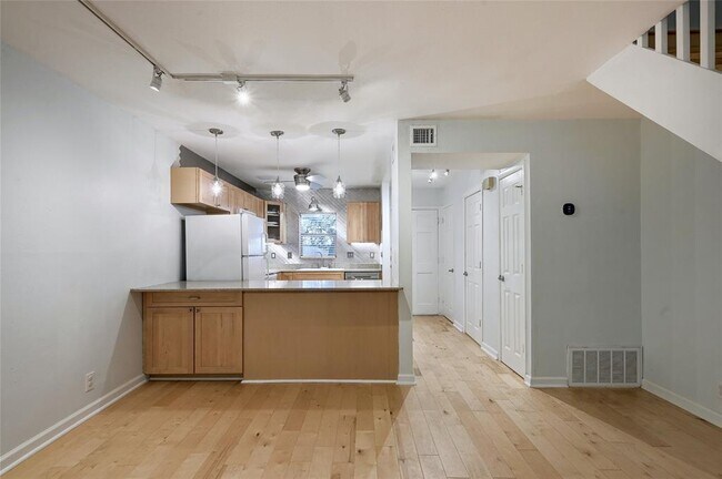 Foto del edificio - 5330 Balcones Dr