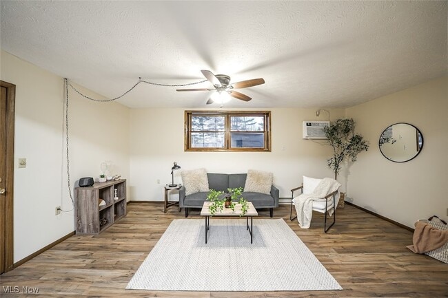 Foto del edificio - 8140 Southwood Dr