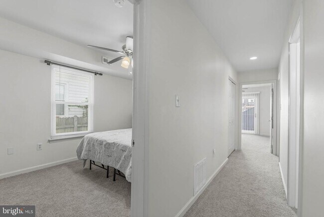 Foto del edificio - 413 W Beach Ave