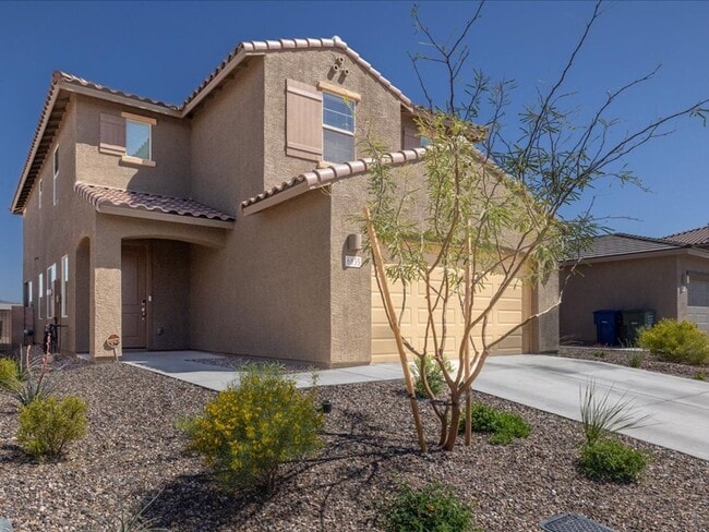 Building Photo - 4 Bedroom, 3 Bathroom