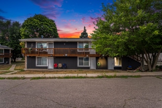 Building Photo - 2727 Madelyn Dr SW