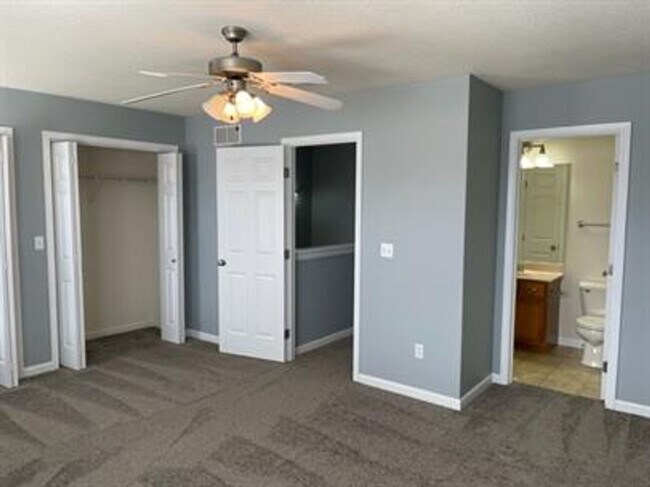 Foto del edificio - 3704 Sandstone Dr