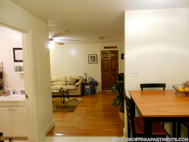 Foto del edificio - 506 E Broadway