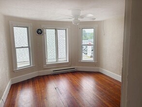 Building Photo - 633 River St