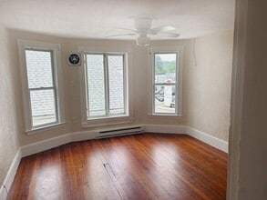 Building Photo - 633 River St