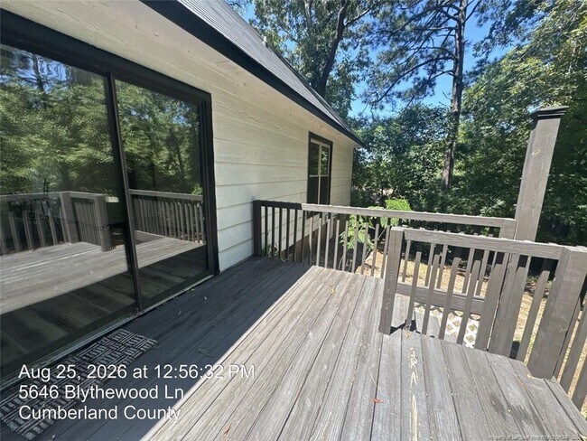 Foto del edificio - 5646 Blythewood Ln