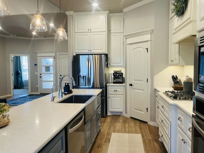 Foto del edificio - 11824 Loren Brook Ln