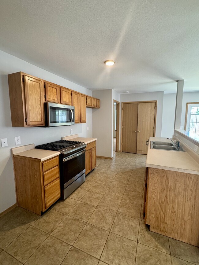 Building Photo - 340 Grant Springs Dr