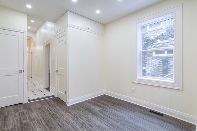 Building Photo - 8 Draper St