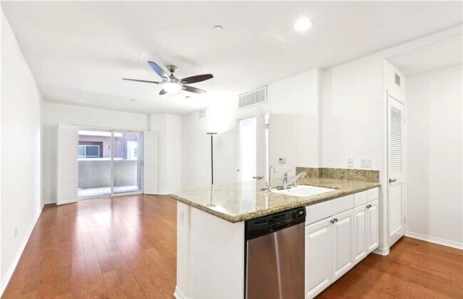 Foto del edificio - Breakwater Village – Beautiful 2-Bedroom, 2-Bath 55+ Condo with A/C & Resort-Style Amenities