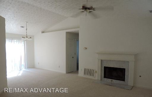Building Photo - 10442 Wrens Dr