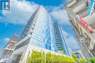 Building Photo - 210 Simcoe St