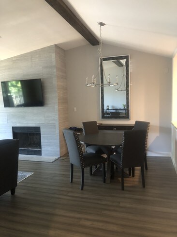 Foto del edificio - 7608 Woods Ln