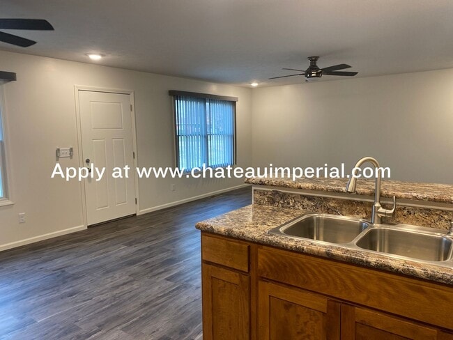 Building Photo - 600 N Bowen Ave