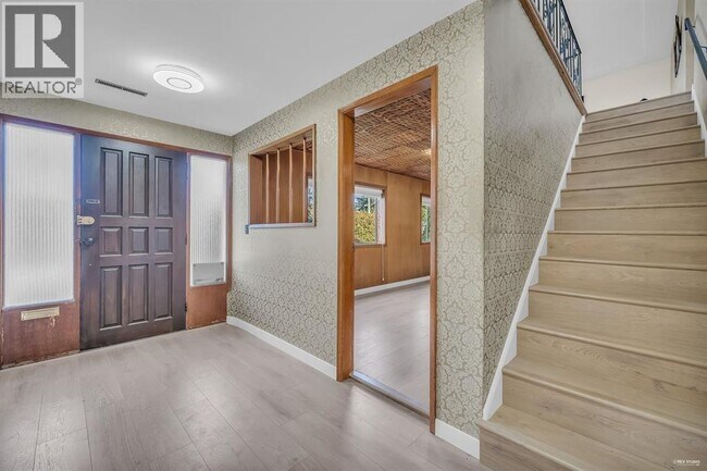 Photo du bâtiment - 8620 Camden Crescent