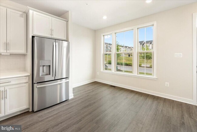 Foto del edificio - 10132 Lake Linganore Blvd