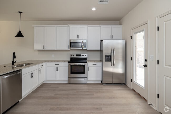 2BR, 1.5BA - 1,170SF - Kitchen - Brookstone Place
