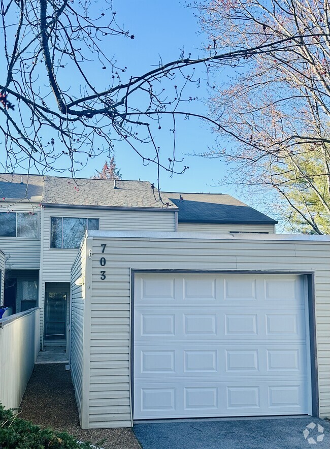 Building Photo - 703 Idlewood Ln