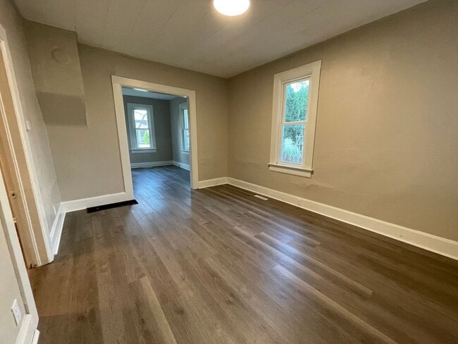 Building Photo - Completely Remodeled Lower 2 Bedroom Apart...