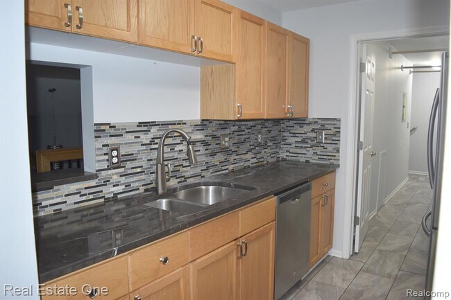 Foto del edificio - 4717 Berkshire Dr