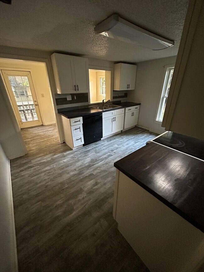 Foto del edificio - 3 Bedroom Single Family Home in Savannah
