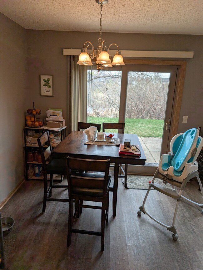 Foto del edificio - 1036 Manor Ct