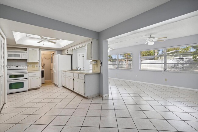 Foto del edificio - 9431 NW 23rd St