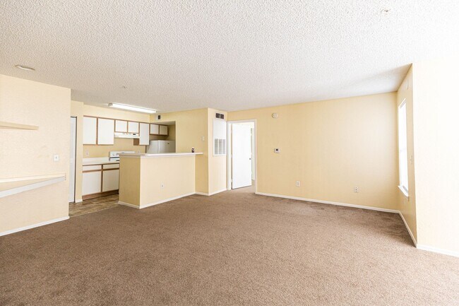 Building Photo - Two bedroom, two bathroom condo near 192 a...